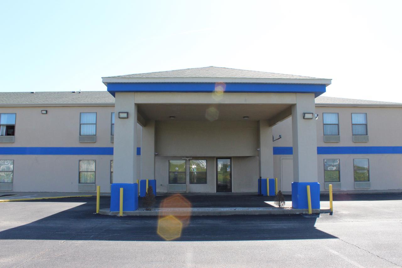 Super 8 By Wyndham Chenoa Otel Dış mekan fotoğraf