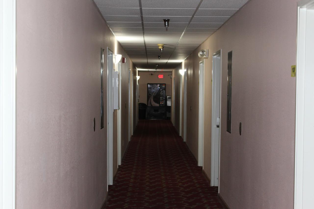 Super 8 By Wyndham Chenoa Otel Dış mekan fotoğraf